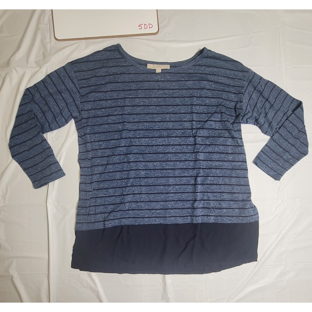 Womens LOFT Ann Taylor long sleeve blouse.‎  Blue striped.  Size Small